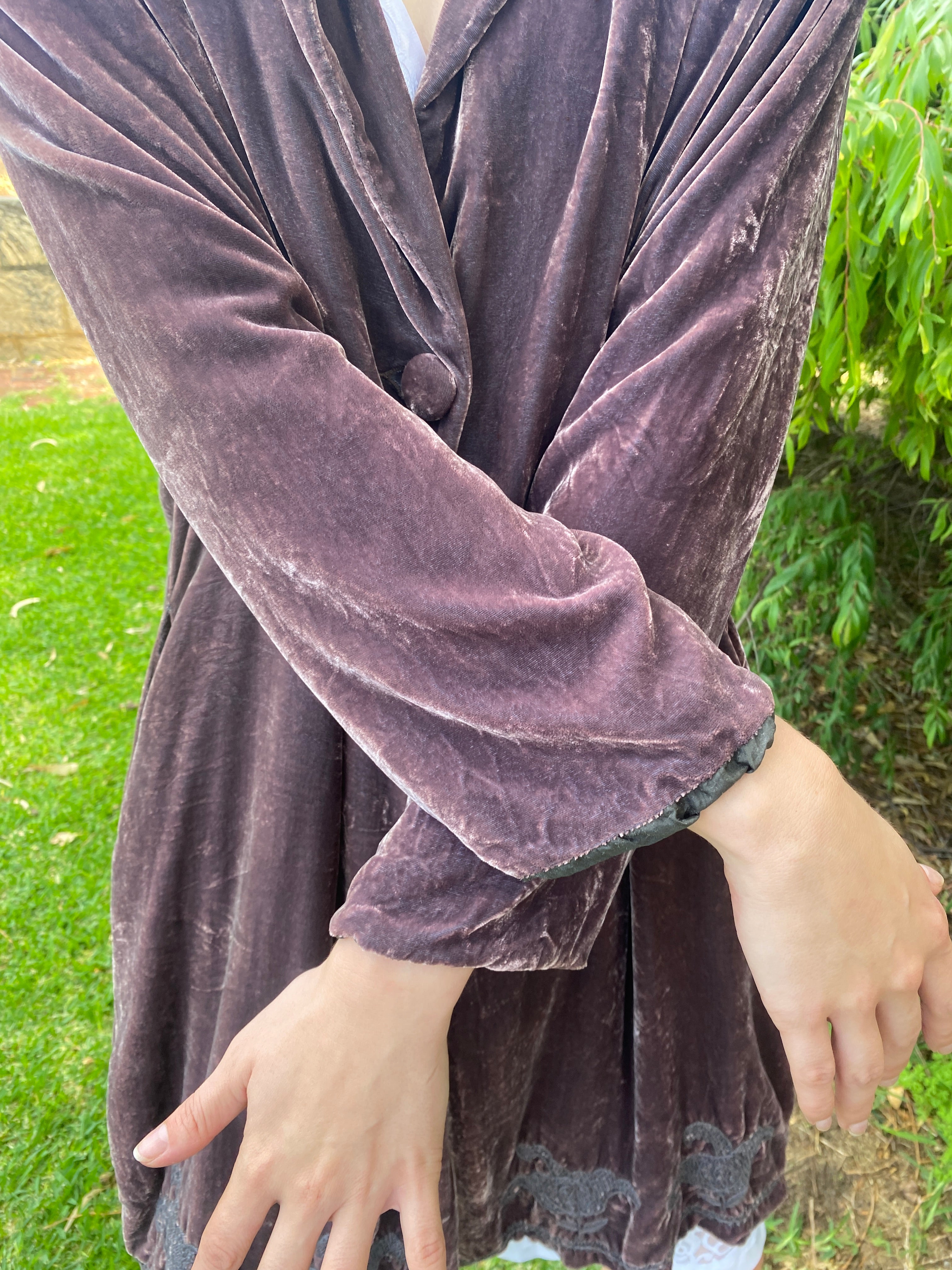 Sarissa 100% Silk Velvet Embroidered Throw Coat