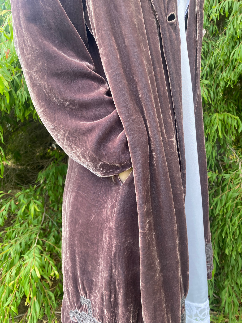 Sarissa 100% Silk Velvet Embroidered Throw Coat