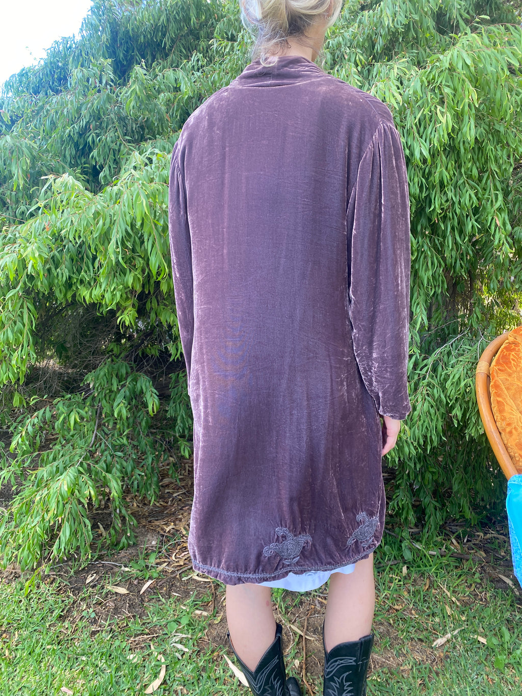 Sarissa 100% Silk Velvet Embroidered Throw Coat