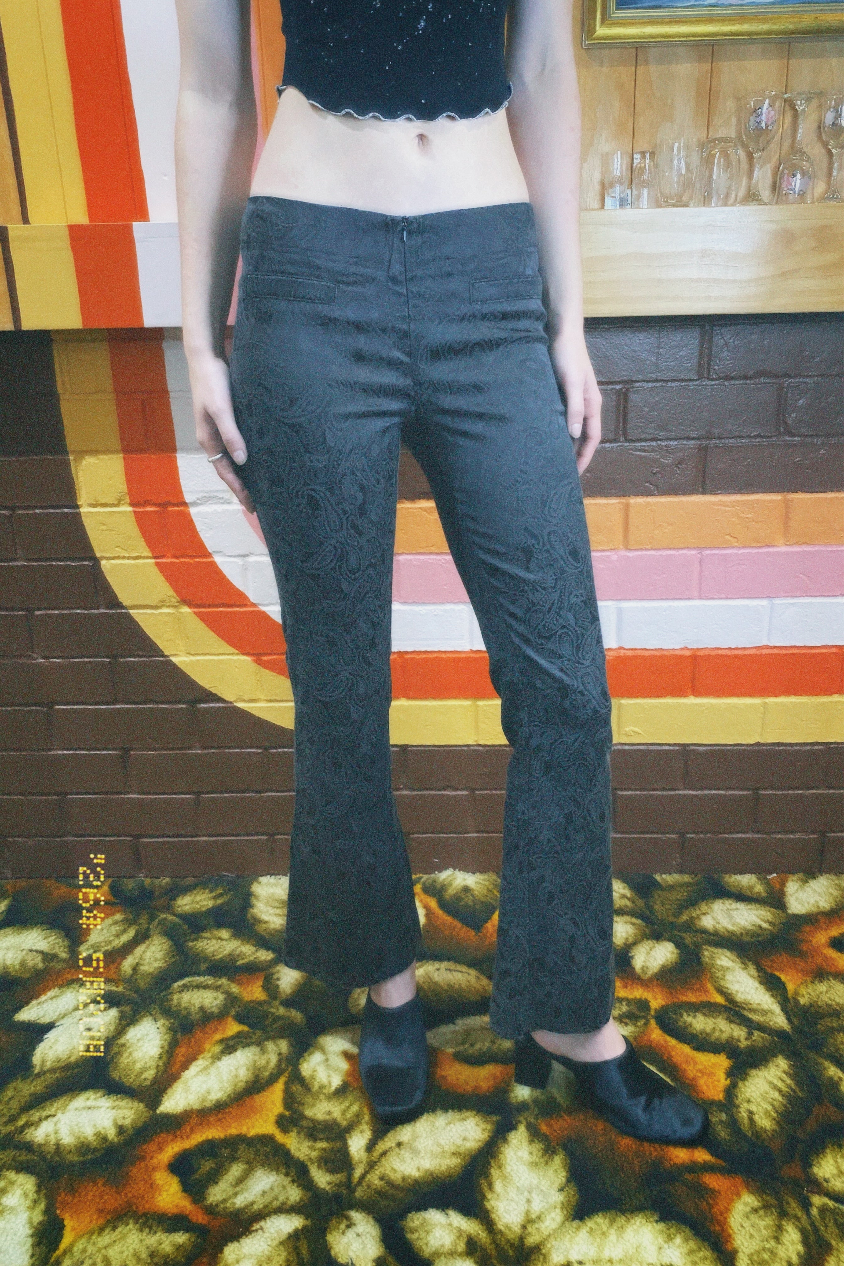Vintage 2000s mid rise cropped flares /small