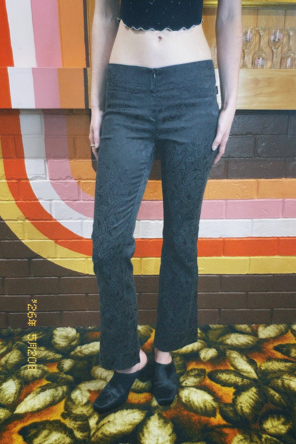 Vintage 2000s mid rise cropped flares /small